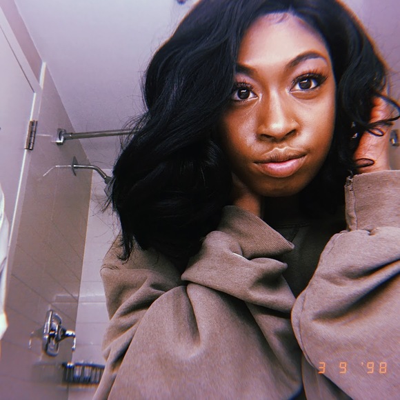 Meet your Posher, Mecca - Picture 1 of 1